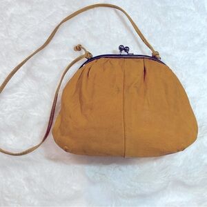 Vintage Kiss-lock Yellow Leather Shoulder Bag/ Purse
Approx 9” X 9”